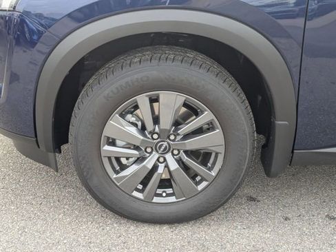 New 2025 Nissan Pathfinder SV w/ SV Premium Package image 10