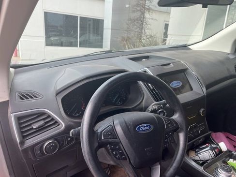 Used 2020 Ford Edge SE image 9