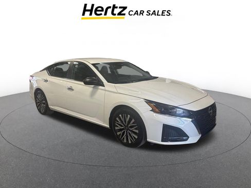 Used 2025 Nissan Altima 2.5 SV image 1