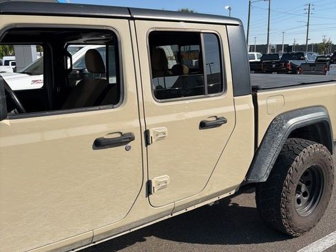 Used 2020 Jeep Gladiator Sport w/ Quick Order Package 24S image 4