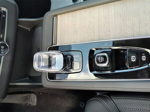 New 2026 Volvo XC90 B6 Plus w/ Protection Package Premier image 22