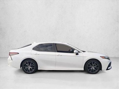 Used 2022 Toyota Camry SE w/ Carpet Mat Package (TMS) FWD image 4