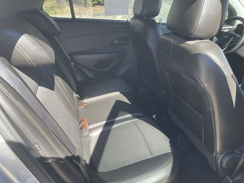 Used 2022 Chevrolet Trax LT w/ Redline Edition image 15