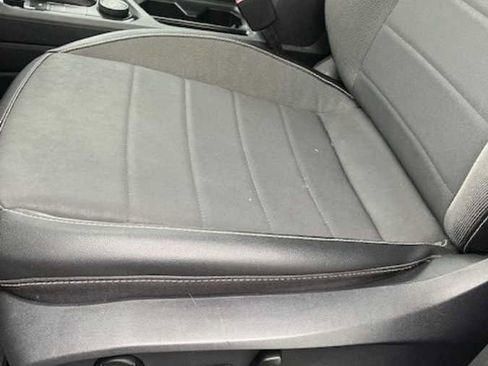 Used 2023 Volkswagen Taos SE w/ Panoramic Sunroof Package image 10