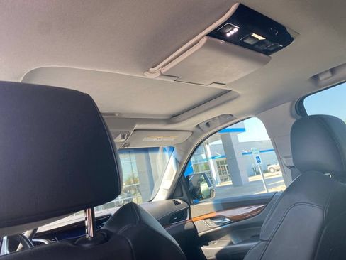 Used 2018 Cadillac Escalade Premium Luxury AWD/4WD image 8