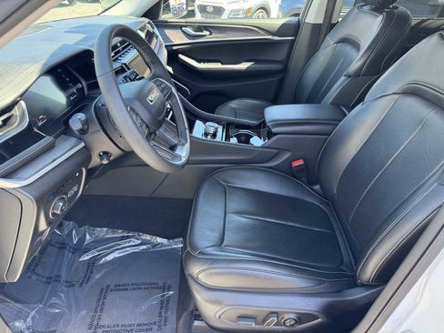 Used 2023 Jeep Grand Cherokee 4WD 4xe w/ Luxury Tech Group II image 29