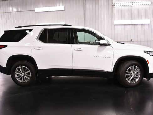 Used 2023 Chevrolet Traverse LT w/ Rear Camera Mirror Package image 8