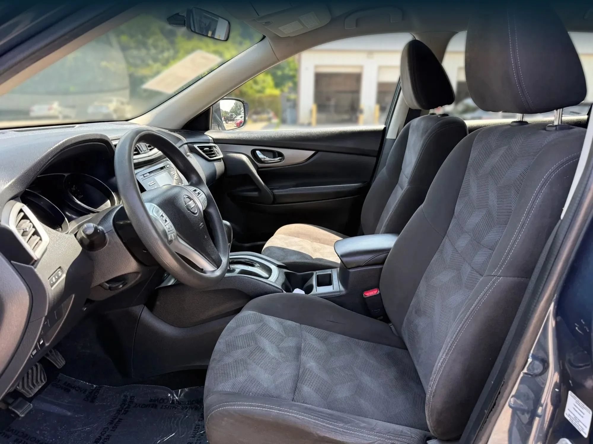 Used 2015 Nissan Rogue SV AWD/4WD image 2