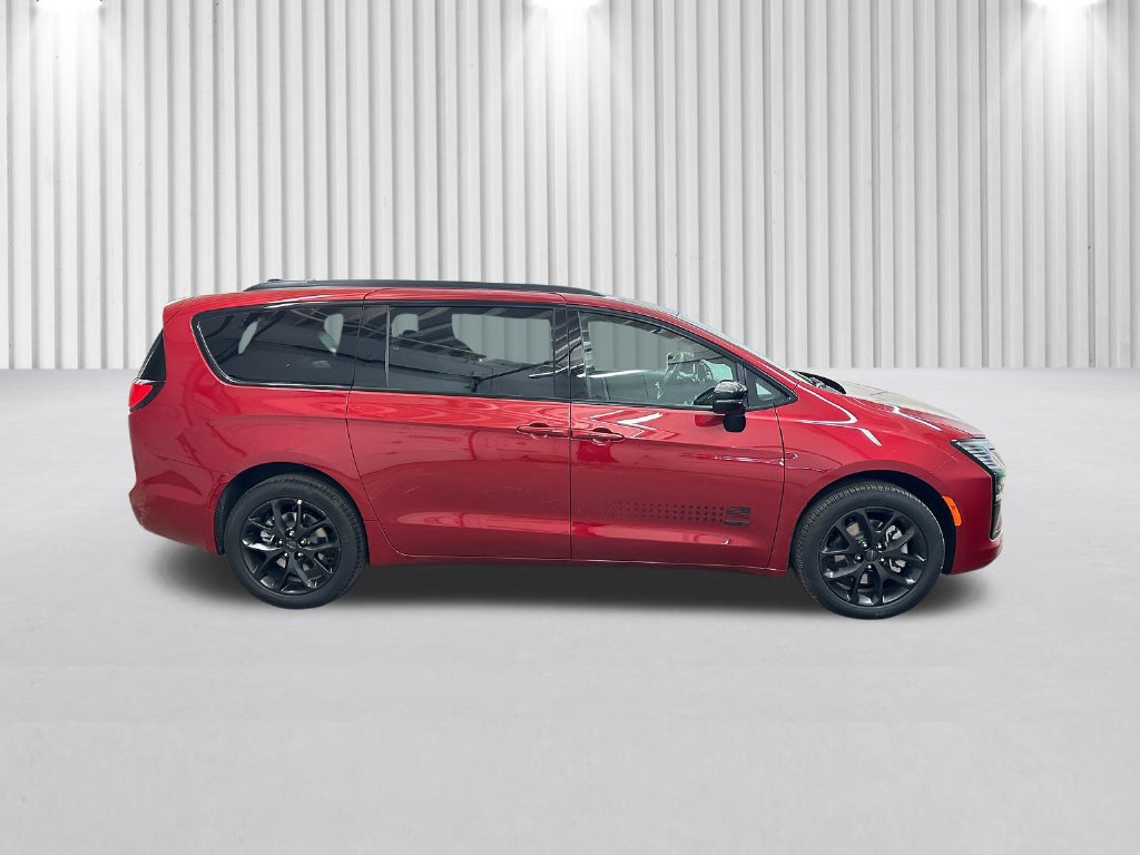 New 2027 Chrysler Pacifica Select AWD/4WD image 3