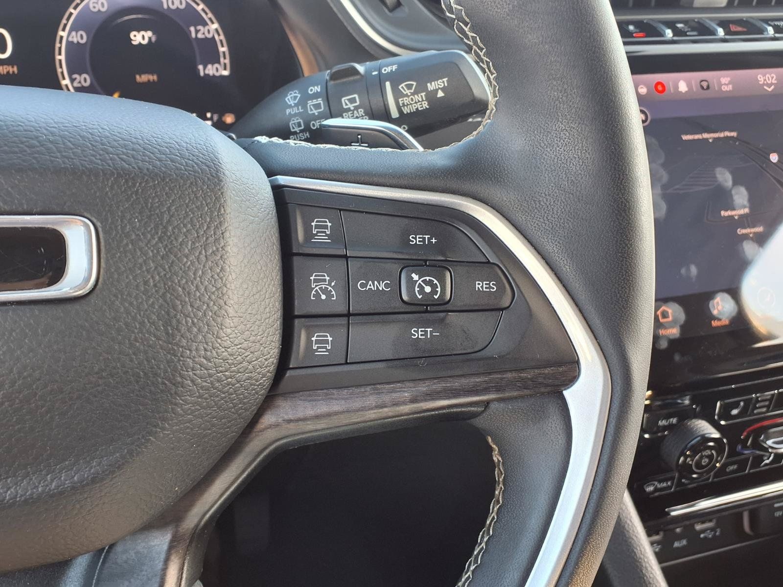 Used 2023 Jeep Grand Cherokee Limited AWD/4WD image 22