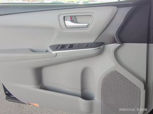 Used 2017 Toyota Camry SE FWD image 14
