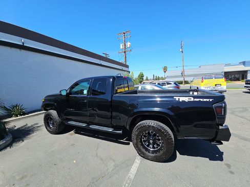 Used 2022 Toyota Tacoma TRD Sport w/ TRD Premium Sport Package image 6