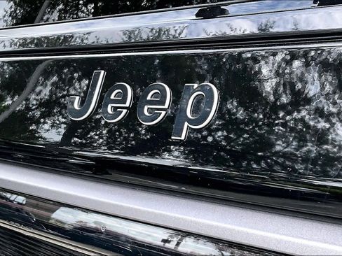 Used 2026 Jeep Grand Wagoneer Limited AWD/4WD image 30