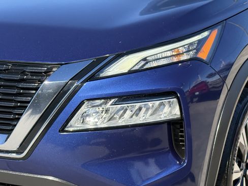 Used 2023 Nissan Rogue SV image 11