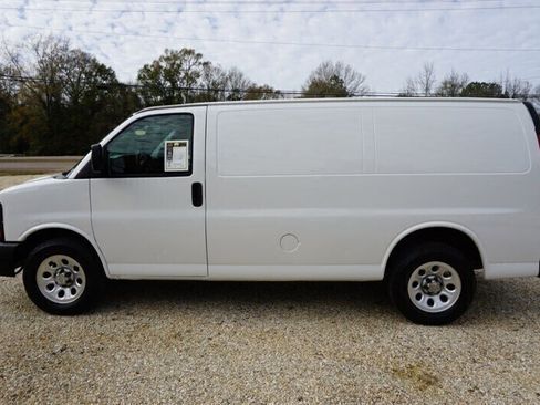 Used 2010 Chevrolet Express 1500 RWD image 7