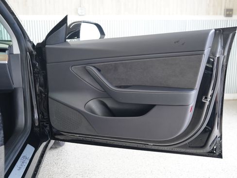 Used 2019 Tesla Model 3 Mid Range image 30