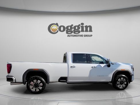 New 2026 GMC Sierra 3500 Denali w/ Denali Reserve Package image 12