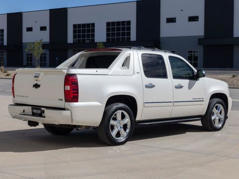 Used 2011 Chevrolet Avalanche LTZ AWD/4WD image 9