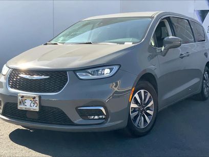 Used 2022 Chrysler Pacifica Touring-L