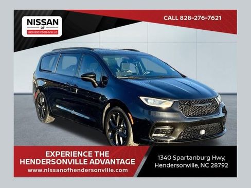 Used 2021 Chrysler Pacifica Touring w/ S Appearance Package image 1