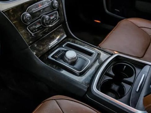 Used 2019 Chrysler 300 Limited RWD image 29