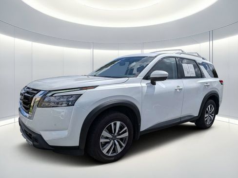 Used 2025 Nissan Pathfinder SL FWD image 8