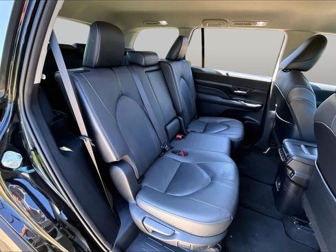Used 2024 Toyota Grand Highlander AWD image 19