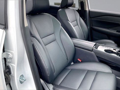 Certified 2024 Nissan Rogue SV w/ SV Premium Package FWD image 8