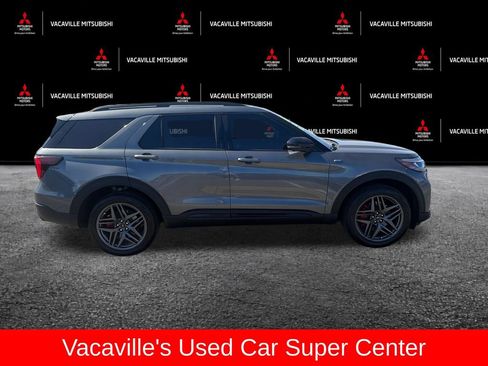 Used 2025 Ford Explorer ST-Line w/ ST-Line Street Pack AWD/4WD image 6