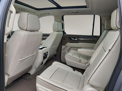 Used 2022 GMC Yukon XL Denali w/ Denali Premium Package AWD/4WD image 10