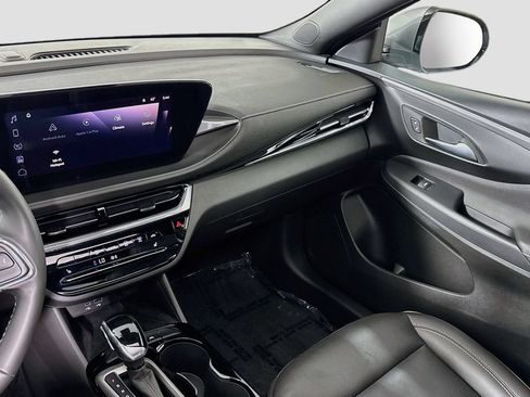 Certified 2024 Buick Envista Avenir FWD image 28