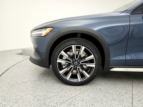 New 2026 Volvo V60 B5 Cross Country Ultra w/ Climate Package AWD/4WD image 30