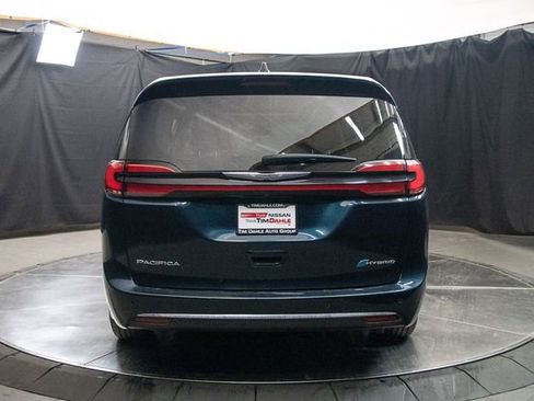Used 2023 Chrysler Pacifica Limited FWD image 11
