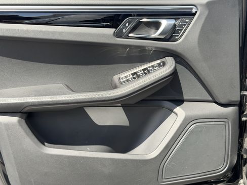 Certified 2024 Porsche Macan AWD/4WD image 19