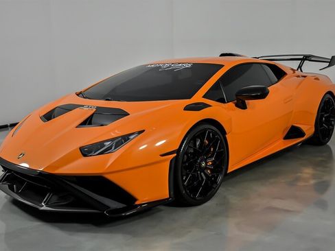 Used 2022 Lamborghini Huracan STO RWD image 8
