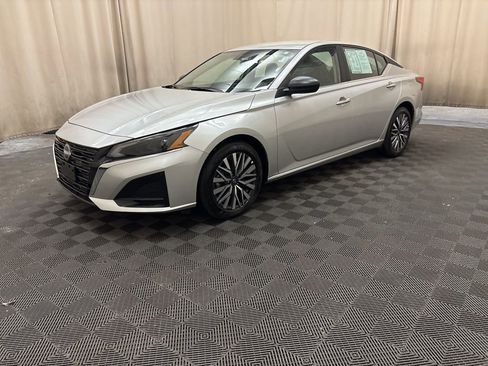 Used 2025 Nissan Altima 2.5 SV image 1