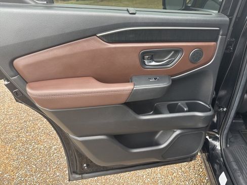 Used 2025 Honda Pilot Elite image 12