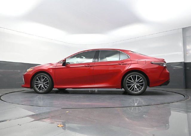 Used 2023 Toyota Camry XLE w/ Cold Weather Package FWD image 34