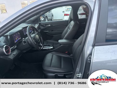 Used 2024 Chevrolet Trax RS w/ Sunroof Package FWD image 10