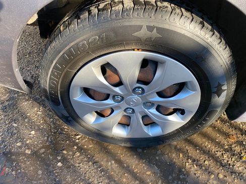 Used 2015 Hyundai Accent GLS w/ Option Group 02 image 24