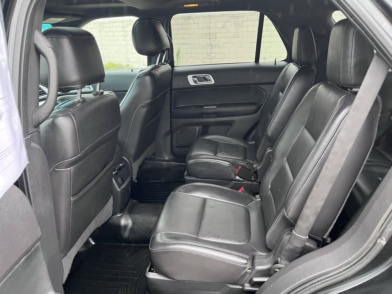 Used 2015 Ford Explorer XLT w/ Equipment Group 202B AWD/4WD image 14