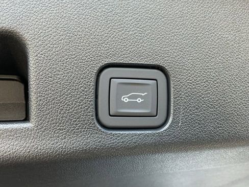 New 2026 Chevrolet Traverse High Country image 25