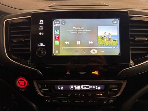 Used 2020 Honda Pilot Touring image 22