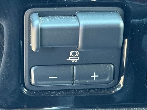 Used 2024 Chevrolet Silverado 1500 High Country RWD image 26