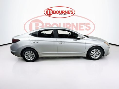 Used 2020 Hyundai Elantra SE w/ Cargo Package (C1) FWD image 9