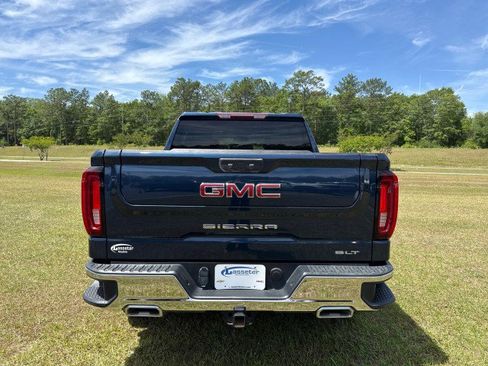 Used 2022 GMC Sierra 1500 SLT w/ SLT Premium Package image 4