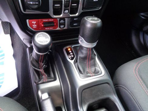 Used 2021 Jeep Wrangler Unlimited Rubicon w/ Dual Top Group AWD/4WD image 13
