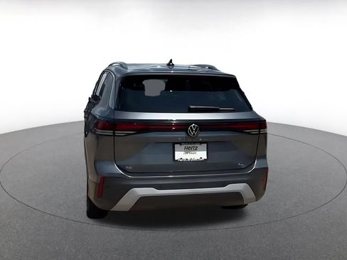 Used 2026 Volkswagen Tiguan SE AWD/4WD image 11