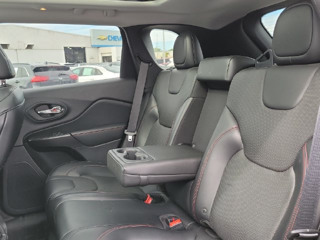 Used 2019 Jeep Cherokee Trailhawk AWD/4WD image 19