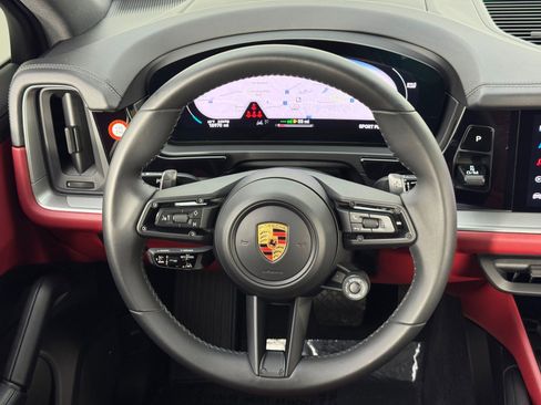 Used 2024 Porsche Cayenne image 21